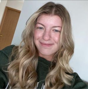 Meet your Posher, Adelyne